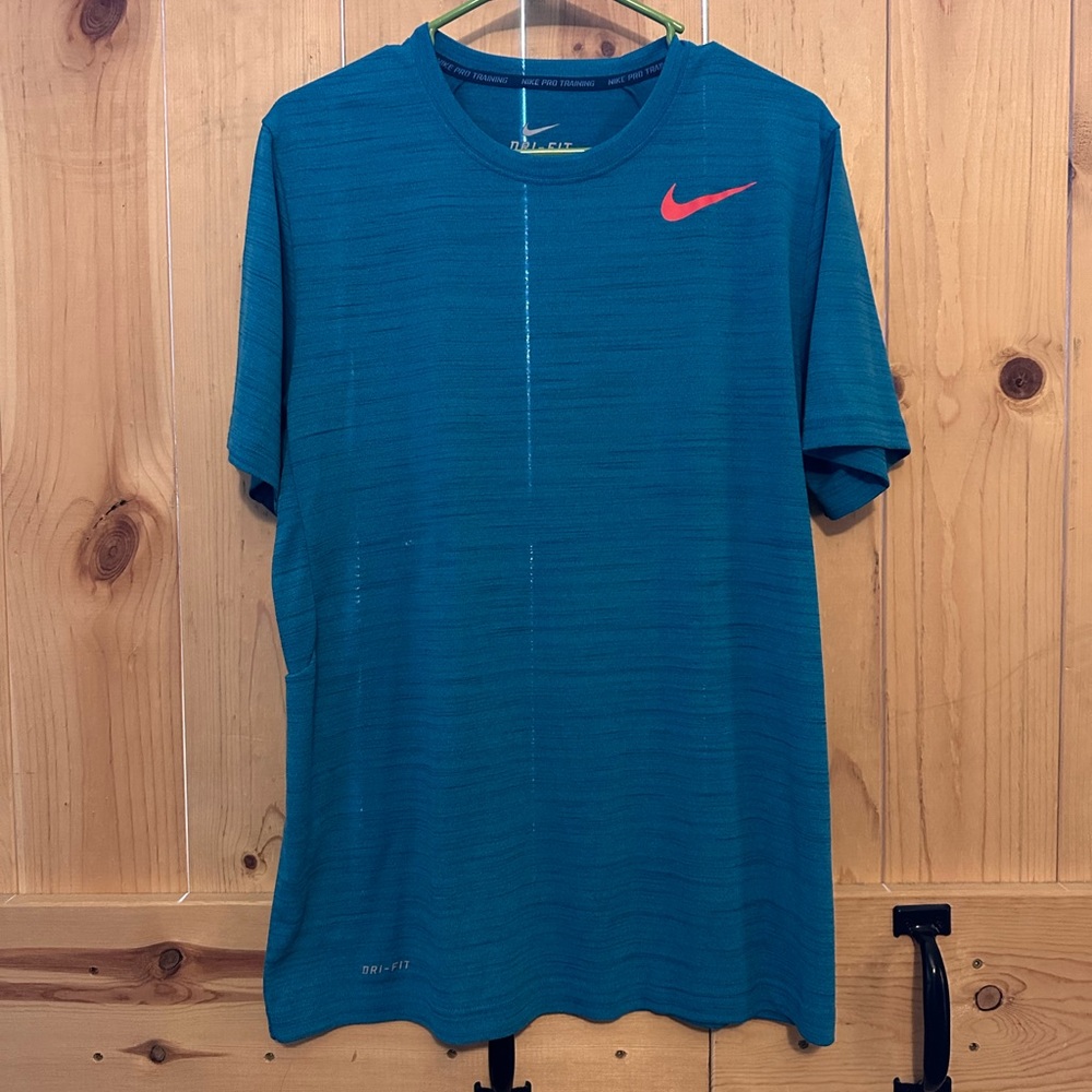 Men’s Nike Dry Fit Shirt / Size Large